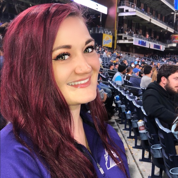 Meet your Poshers, Alyssa and Jacki! - Picture 7 of 7